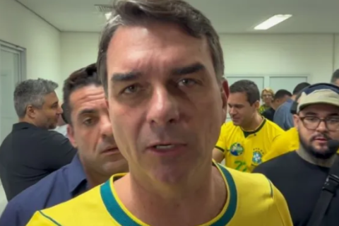 Flávio Bolsonaro chama Lula de “pai do tigrinho” e critica política de apostas online