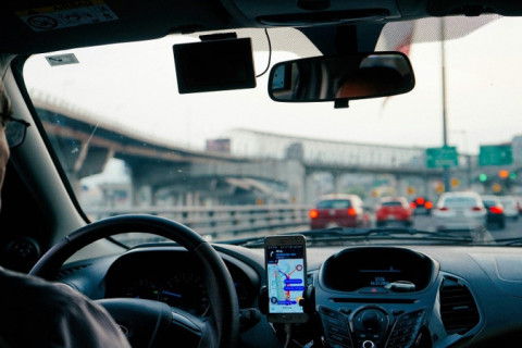 Projeto prestes a ser votado reduz base de cálculo do INSS de motoristas de app para 25% da renda