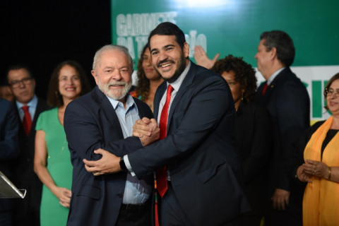 Lula escolhe Jorge Messias para vaga no STF