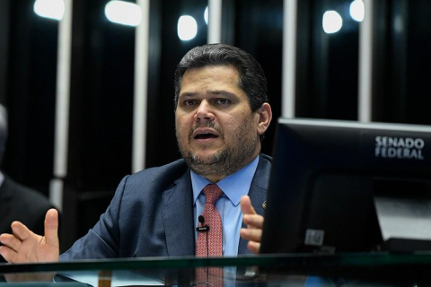 Alcolumbre envia PEC à comissão do Senado como contraponto ao fim da escala 6×1