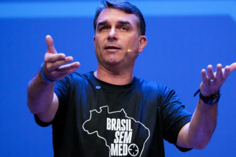 TSE manda remover post que acusava Flávio Bolsonaro de ordenar homicídio