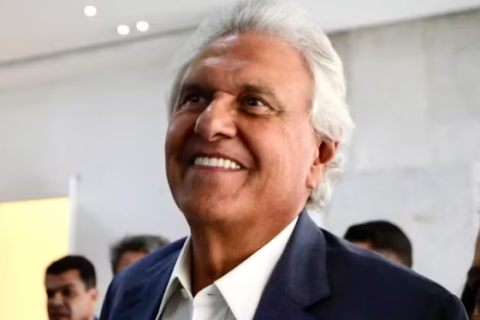 Caiado volta a criticar Flávio Bolsonaro e chama defesa de adiamento de tarifa dos EUA de "inaceitável"