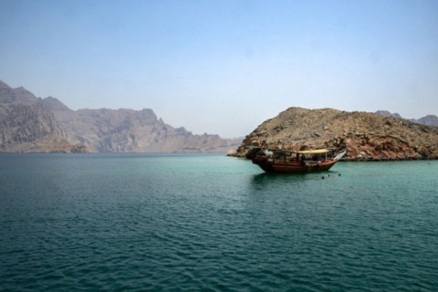 Irã volta a fechar Estreito de Ormuz e ameaça romper cessar-fogo após ataques de Israel