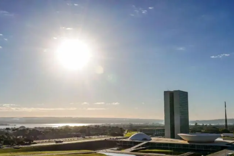 Congresso vota nesta semana fim da escala 6x1 e "taxa das blusinhas"