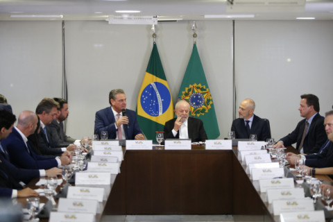 Indústria de proteína animal doa carne para o Rio Grande do Sul