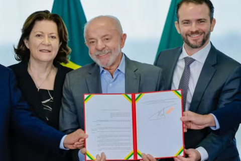 AGU pede ao STF que reconheça legalidade do reajuste do Bolsa Família a 17 dias da eleição