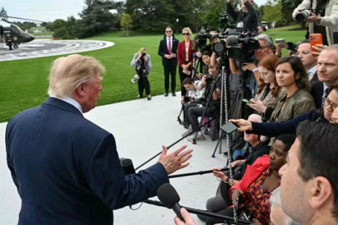 Trump defende que Ucrânia tenha novo presidente após críticas de Zelensky a acordo sobre diesel russo
