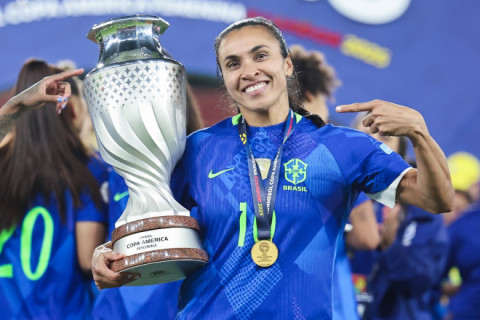 Marta, Amanda Gutierres e Arthur Elias são indicados à Bola de Ouro