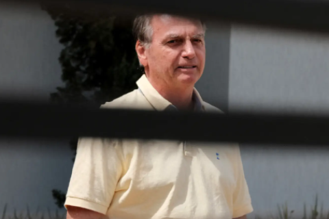 Defesa de Bolsonaro deve entregar armas nesta segunda, após decisão de Moraes