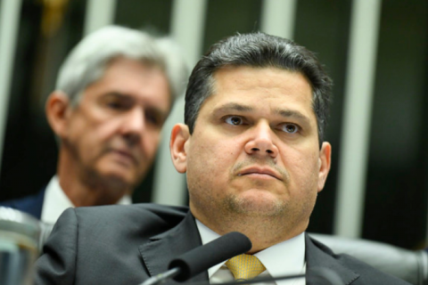 Manobra de Alcolumbre exclui trechos de veto da Dosimetria que contradizia Lei Antifacção