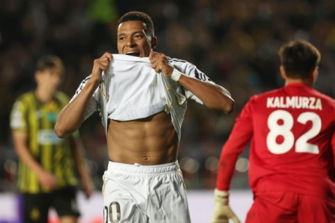 Mbappé tem lesão na coxa confirmada a menos de dois meses para a Copa