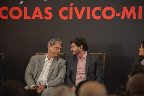 MP pede que Justiça proíba PMs de darem aula em escolas cívico-militares em SP