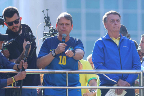Bolsonaro intervém em atrito entre Eduardo e Tarcísio para ‘pacifiicar’ a situação