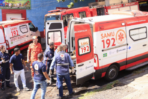 Dez pessoas estão em estado grave após incêndio em fábrica de fantasias de carnaval no Rio