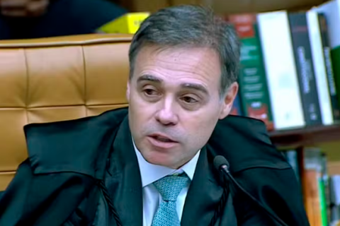 Mendonça pede íntegra do inquérito das fake news após saída de Moraes da relatoria