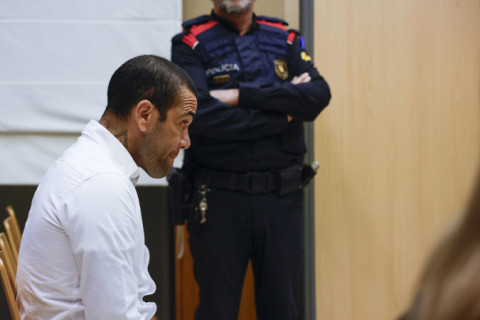 Caso Daniel Alves: Julgamento chega ao 3º dia com depoimento do jogador