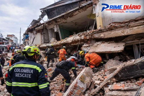 erremoto de magnitude 7,4 atinge a Colômbia e deixa pessoas sob escombros