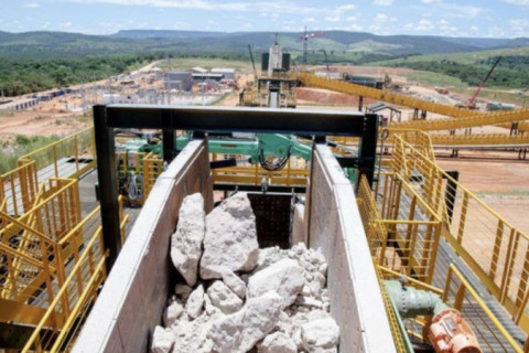 Qual a diferença entre terras raras, minerais estratégicos e críticos?