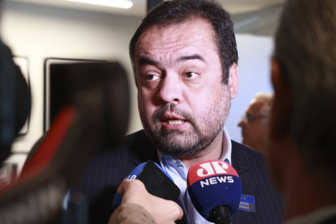 Após operação, Castro ganha mais de meio milhão de seguidores em rede social