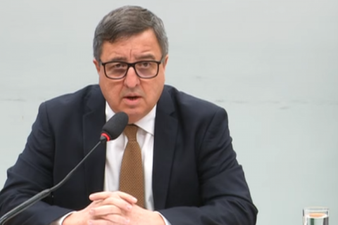 Relator decide esperar sessão de vetos do Congresso para votar LDO