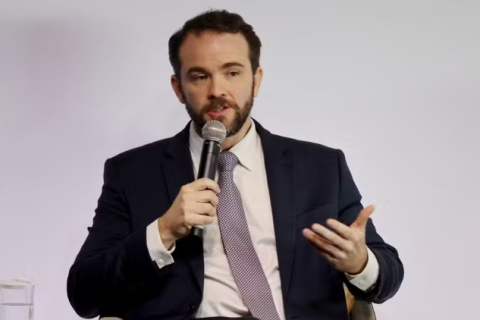 Governo descarta retaliação aos EUA e avalia medidas de reciprocidade após novas tarifas