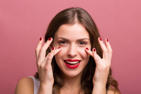 5 hábitos que aceleram o envelhecimento da área dos olhos