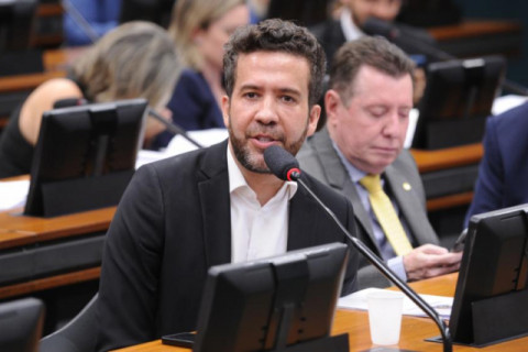 Deputado André Janones é indiciado por corrupção e ‘rachadinhas’