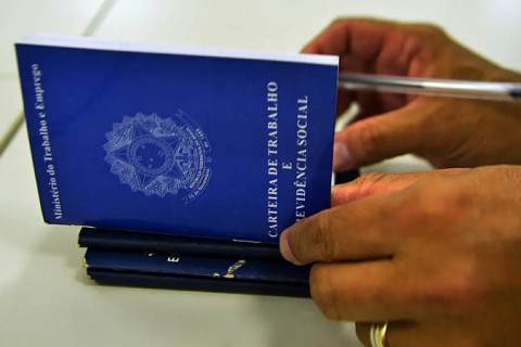 Brasil abre 137 mil vagas de trabalho em janeiro