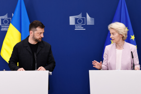 Zelensky afirma que a Ucrânia precisará de apoio europeu para combater a Rússia por mais ‘dois ou três anos’