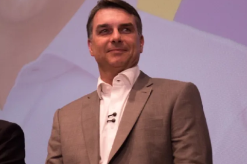 Flávio Bolsonaro diz que Bolsa Família deve ser prioridade de governo