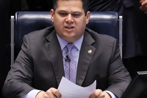 Governo pede a Alcolumbre que instale comissão sobre MP das Blusinhas