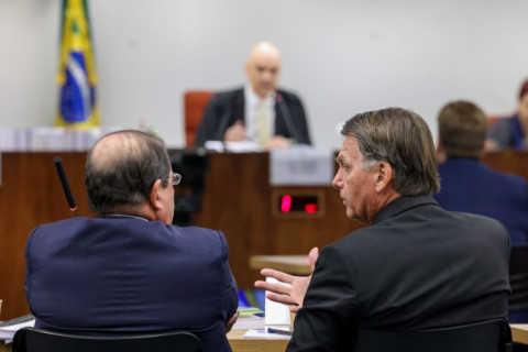 Se houver novo descumprimento, a prisão será imediata, avisa Moraes a Bolsonaro
