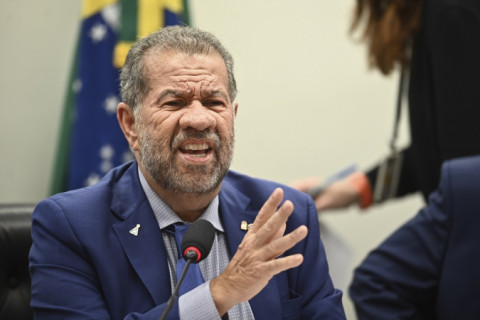 Volta de Lupi ao comando do PDT terá discussão sobre INSS e apoio ao governo Lula