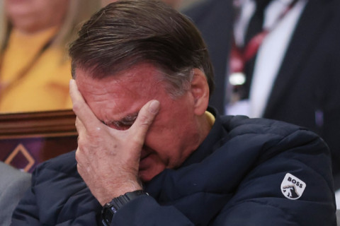 Justiça determina suspensão de benefícios vitalícios de Bolsonaro