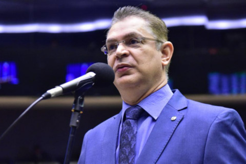 Líder do PL na Câmara pede autorização para visitar Braga Netto