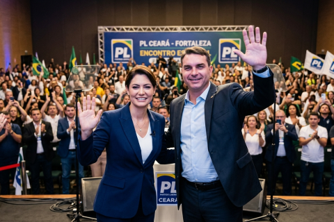 Michelle e Flávio devem dividir palco no Ceará após disputa interna sobre aliança com Ciro Gomes