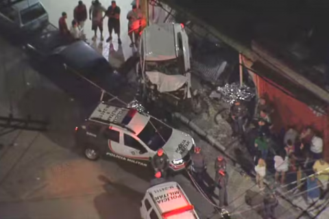 Carro invade calçada e mata duas crianças em Diadema