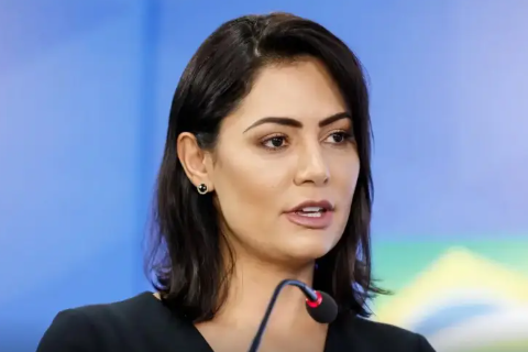 Após crise com Flávio, Michelle reorganiza atuação para preservar influência política