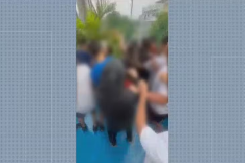 Professor é agredido por alunos durante jogo de futebol em escola na Taquara