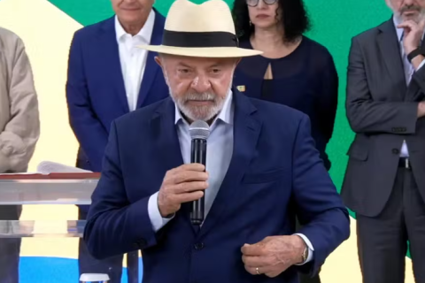 Lula defende investimentos em Defesa e afirma que há “loucos pelo mundo querendo fazer guerra”