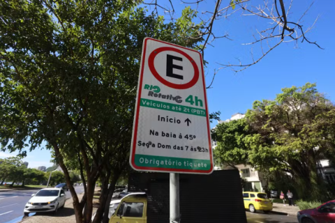 Flanelinha vai virar fiscal de vaga com novo sistema de estacionamento rotativo no Rio? Entenda