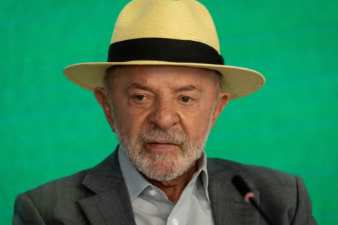Pesquisa mostra vantagem de Lula entre beneficiários do Bolsa Família, mas disputa nacional se mantém equilibrada