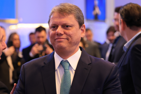 Tarcísio de Freitas propõe equiparar facções criminosas a organizações terroristas