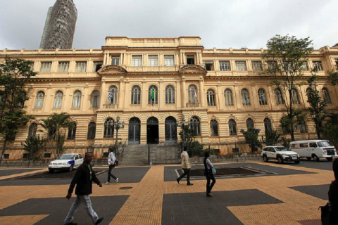 Governo veta acesso de professores e funcionários a redes sociais nas escolas de São Paulo