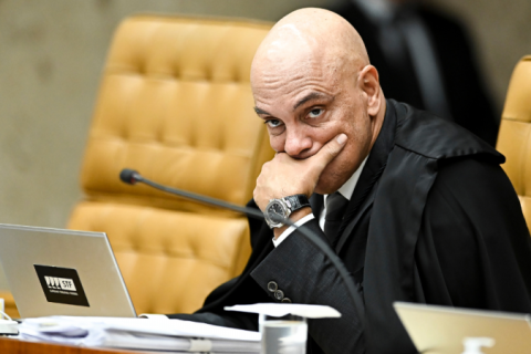 Alexandre de Moraes mantém proibição de comunicação entre investigados