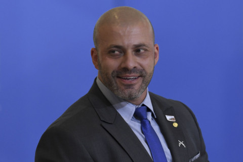 Daniel Silveira é levado ao hospital durante prisão após apresentar problemas de saúdeDaniel Silveira é levado ao hospital durante prisão após apresentar problemas de saúde