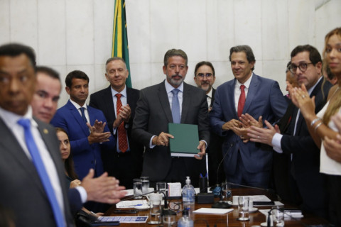 Haddad entrega projeto de regulamentação da reforma tributária no Congresso Nacional
