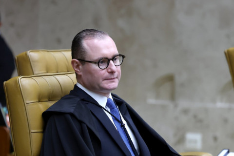 Zanin diz que veto a celulares no STF foi medida excepcional