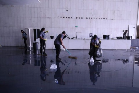 Projeto amplia reserva de vagas para mulheres em contratos públicos