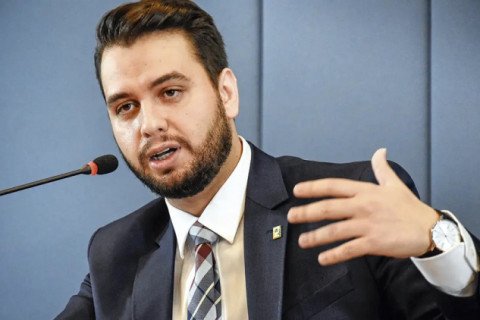 Moraes determina prisão domiciliar de Filipe Martins, ex-assessor de Bolsona